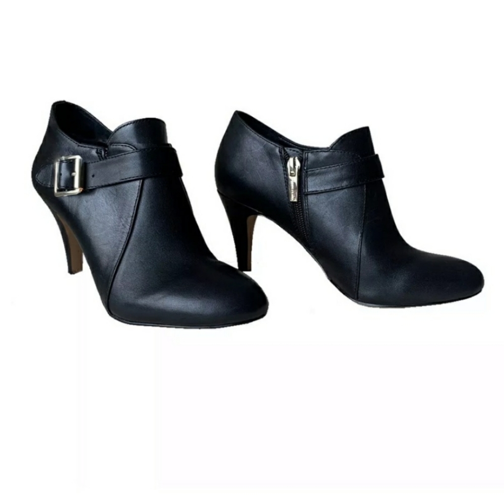 Vince Camuto Leather Ankle Booties Size 6,5
